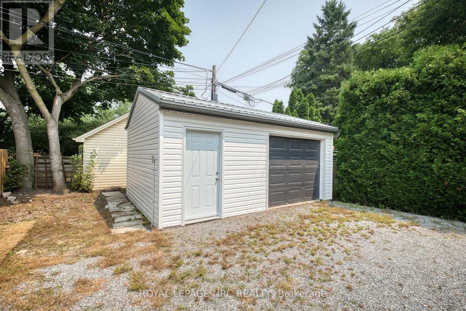199 Russell Avenue Property Photo 25