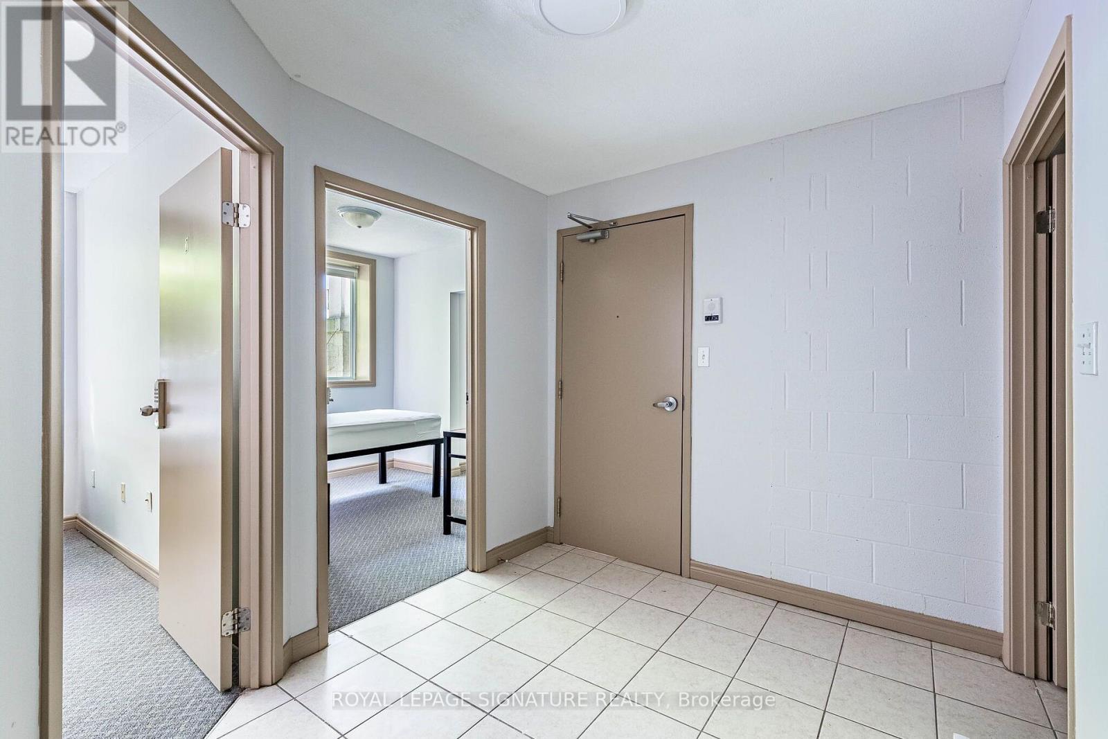 101 - 251 Lester Street Property Photo 10