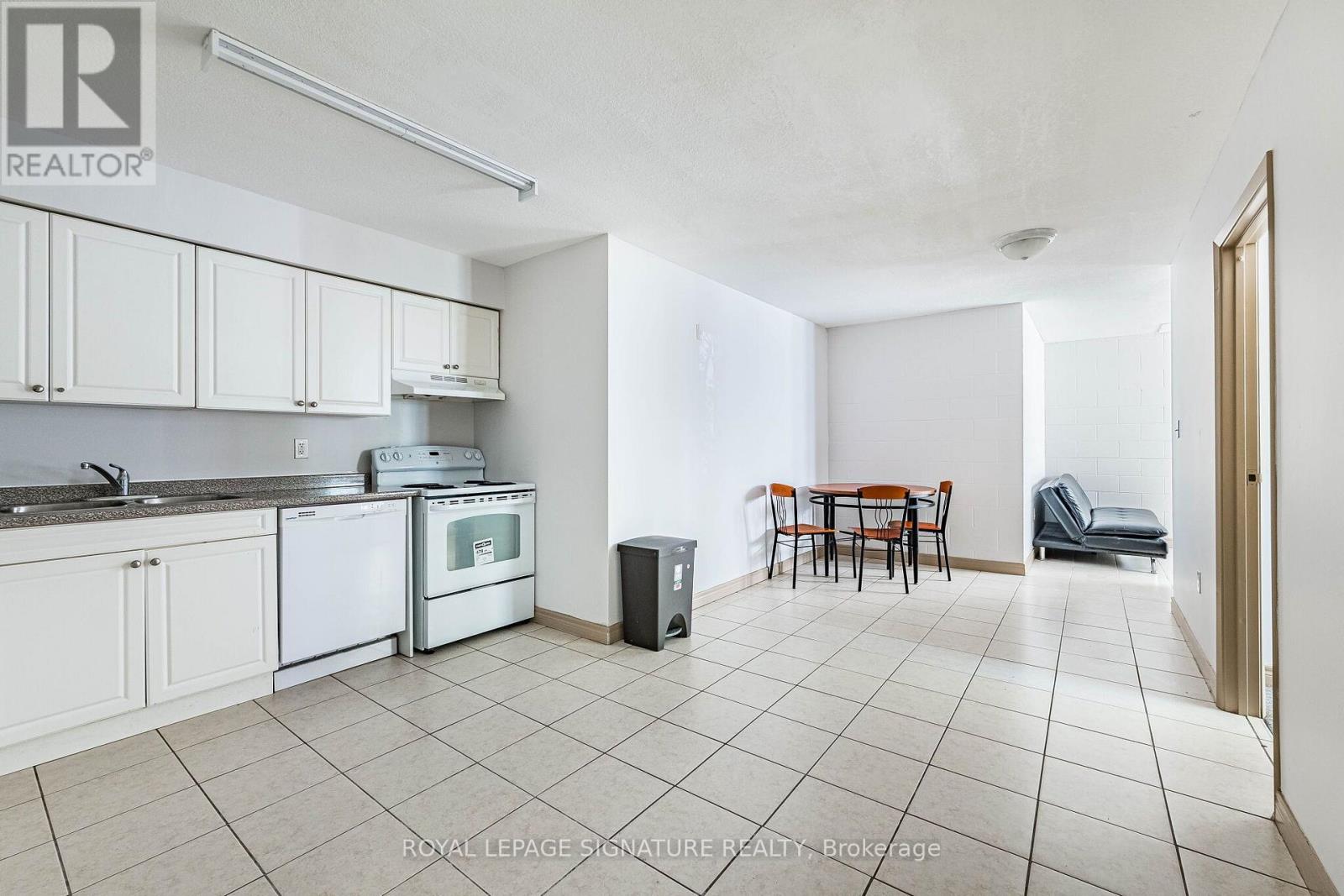 101 - 251 Lester Street Property Photo 11