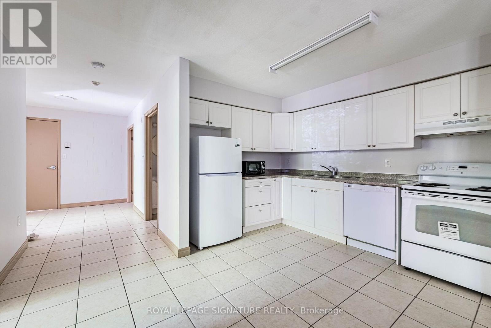 101 - 251 Lester Street Property Photo 17