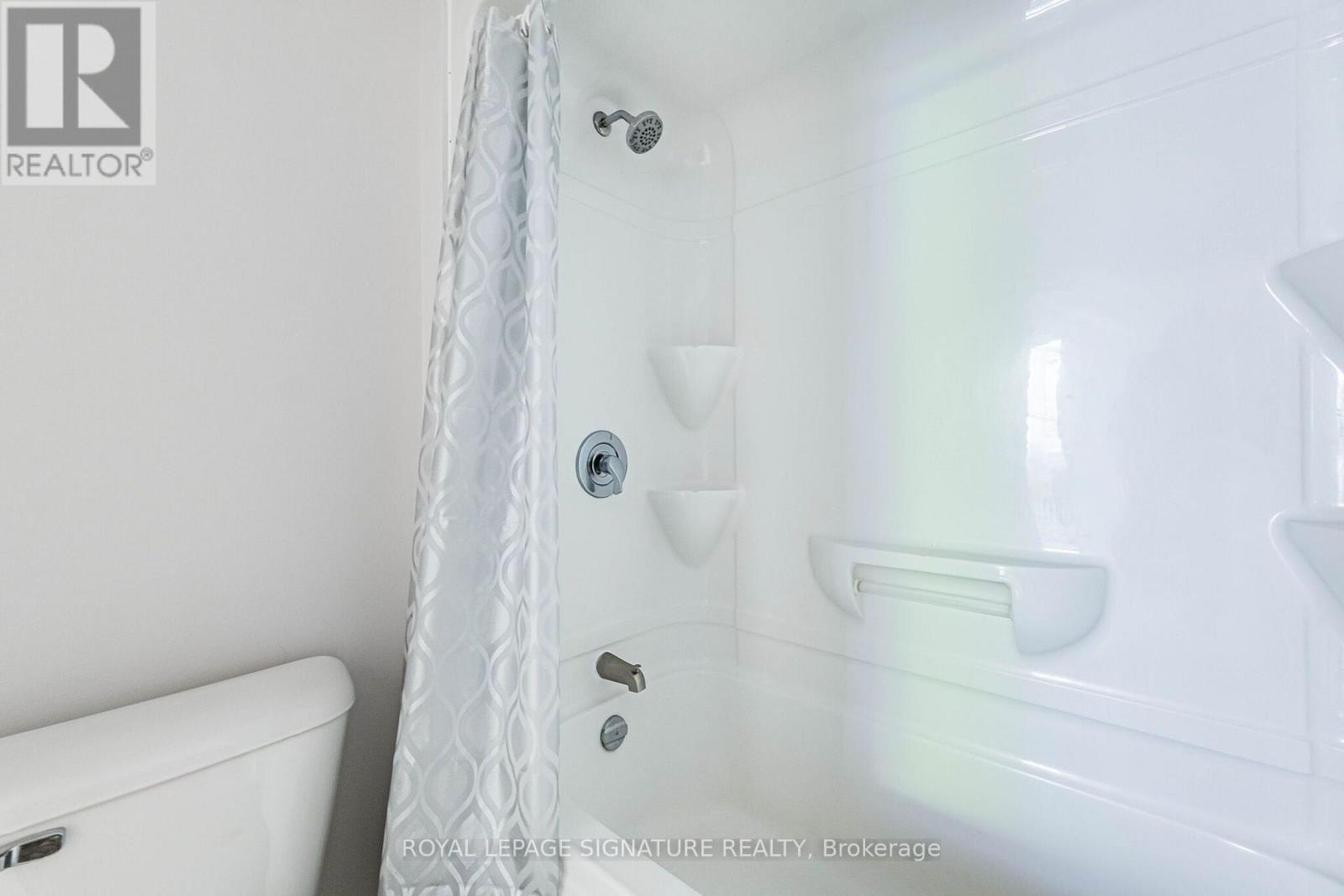 101 - 251 Lester Street Property Photo 24