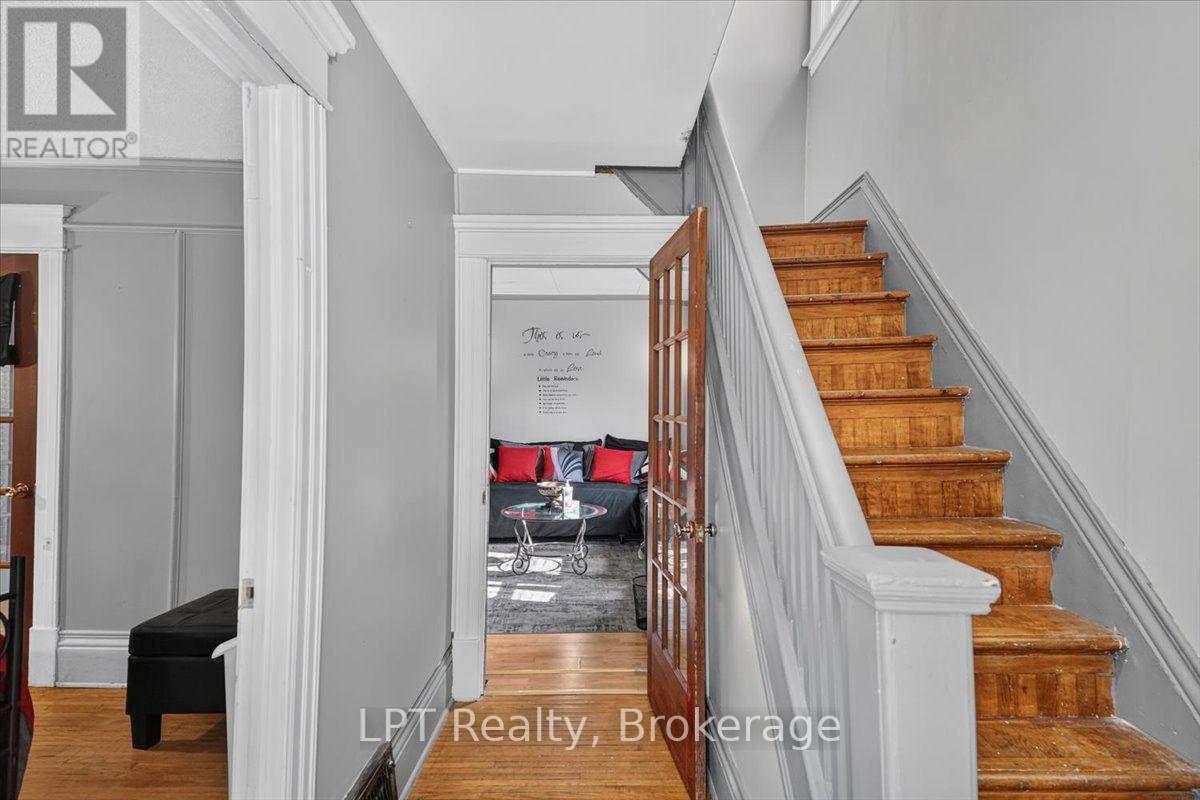 611 Romaine Street Property Photo 3
