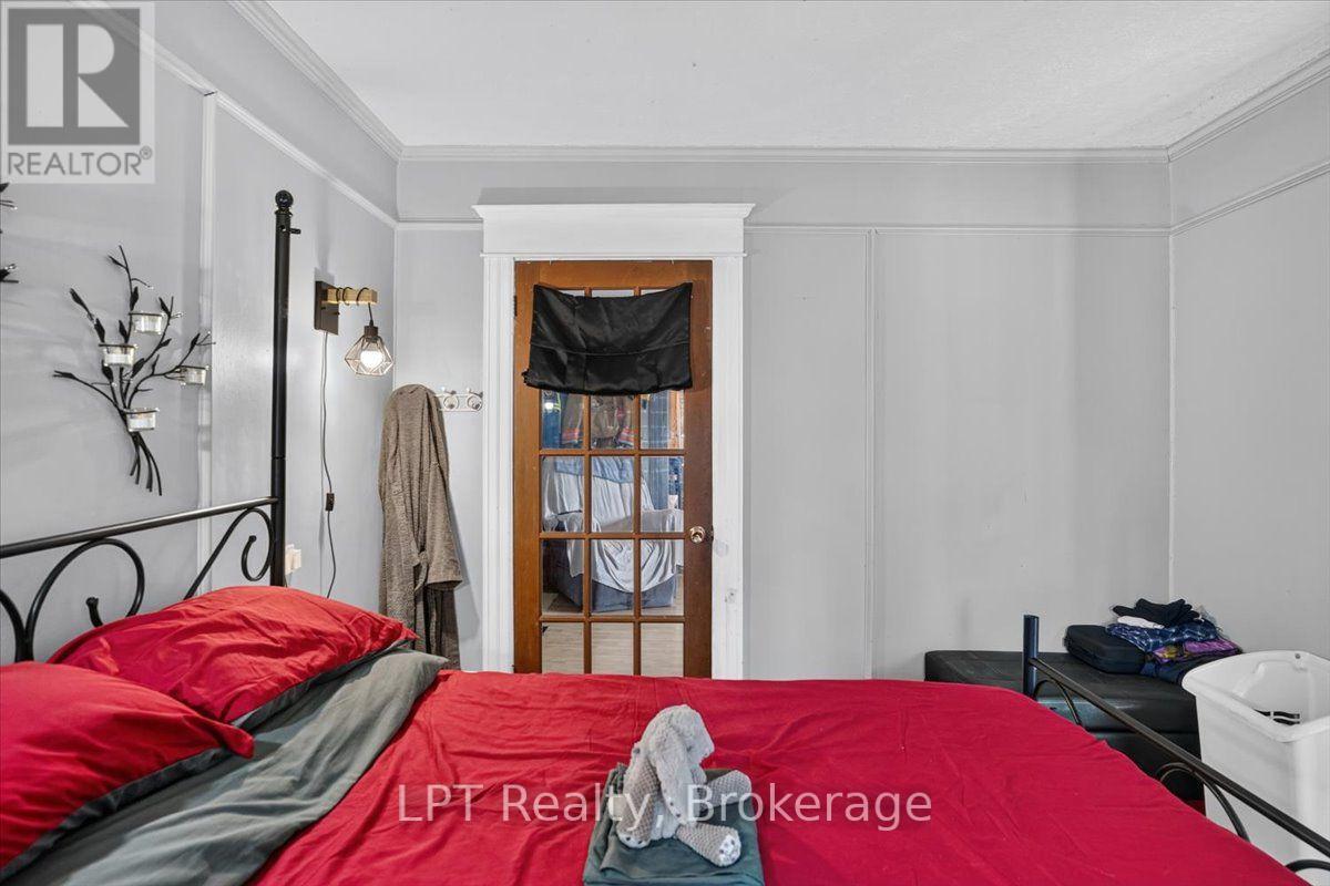 611 Romaine Street Property Photo 6
