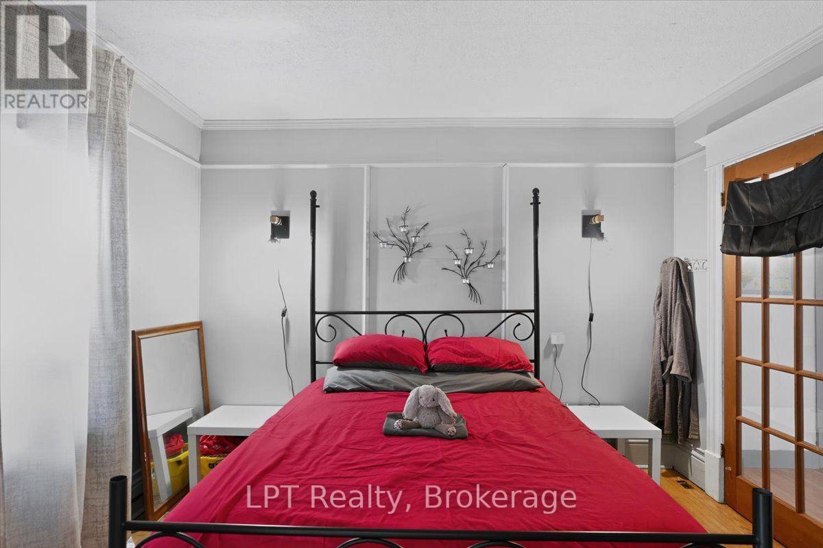 611 Romaine Street Property Photo 7