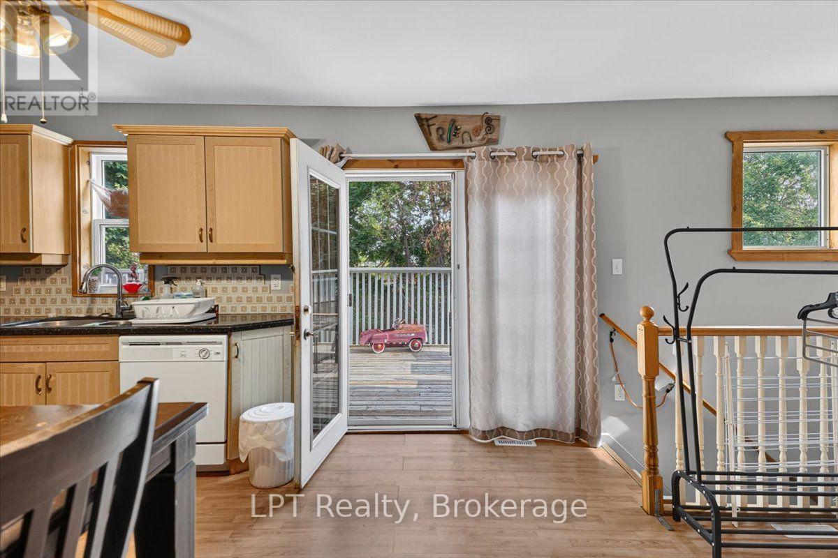 611 Romaine Street Property Photo 8