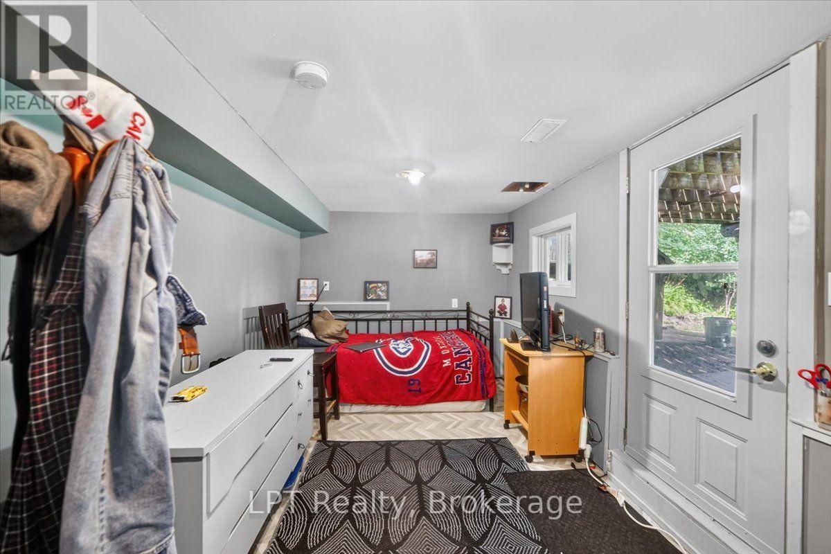 611 Romaine Street Property Photo 11