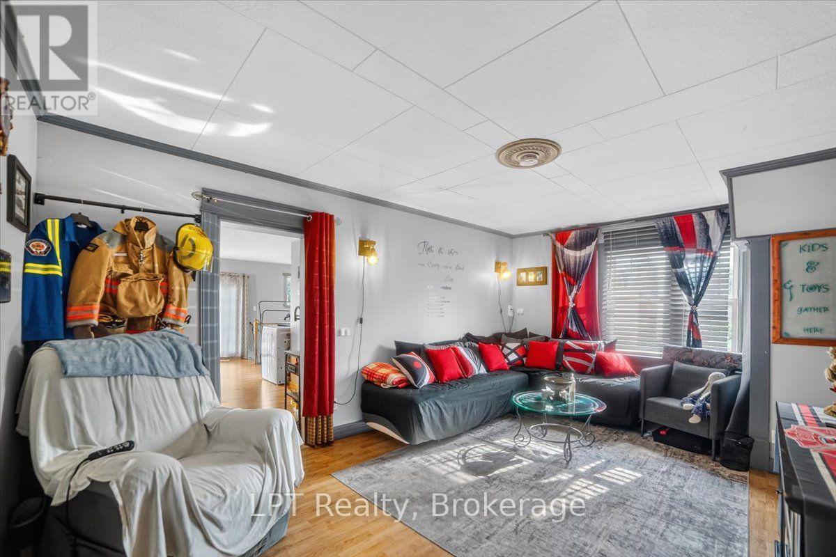 611 Romaine Street Property Photo 12