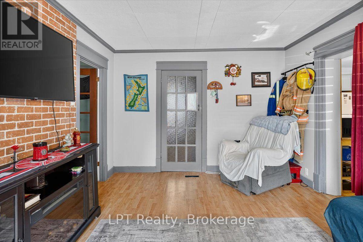 611 Romaine Street Property Photo 17
