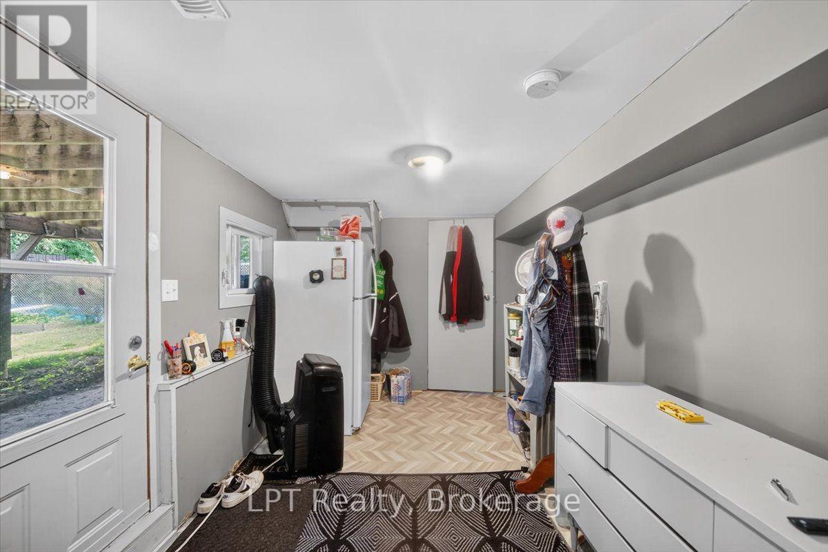 611 Romaine Street Property Photo 25