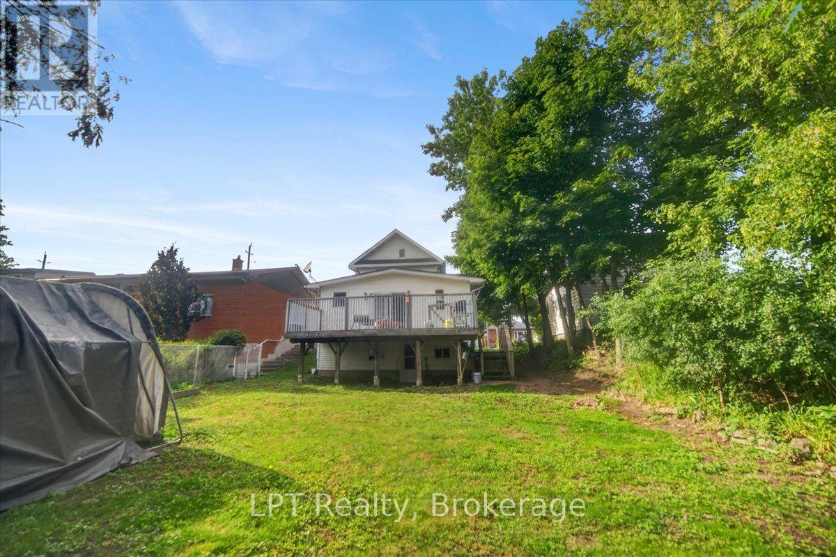 611 Romaine Street Property Photo 34