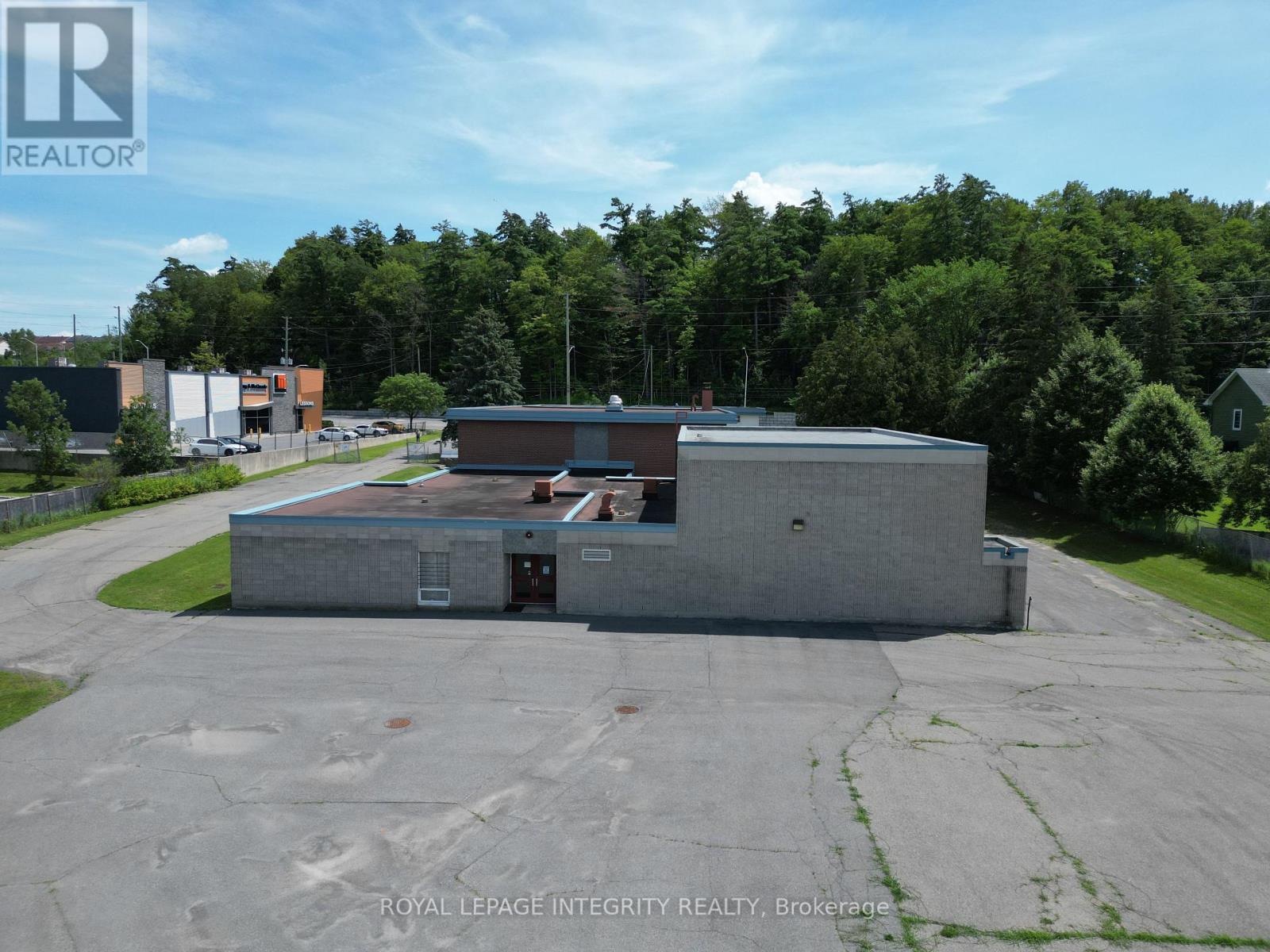 3775 St Joseph Boulevard Property Photo 17