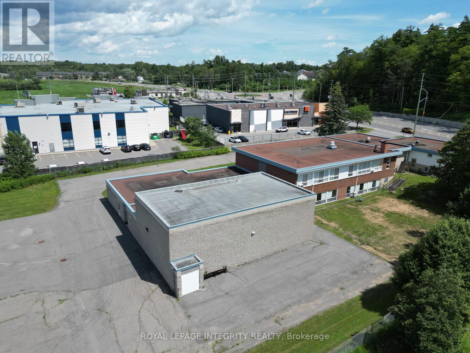 3775 St Joseph Boulevard Property Photo 18