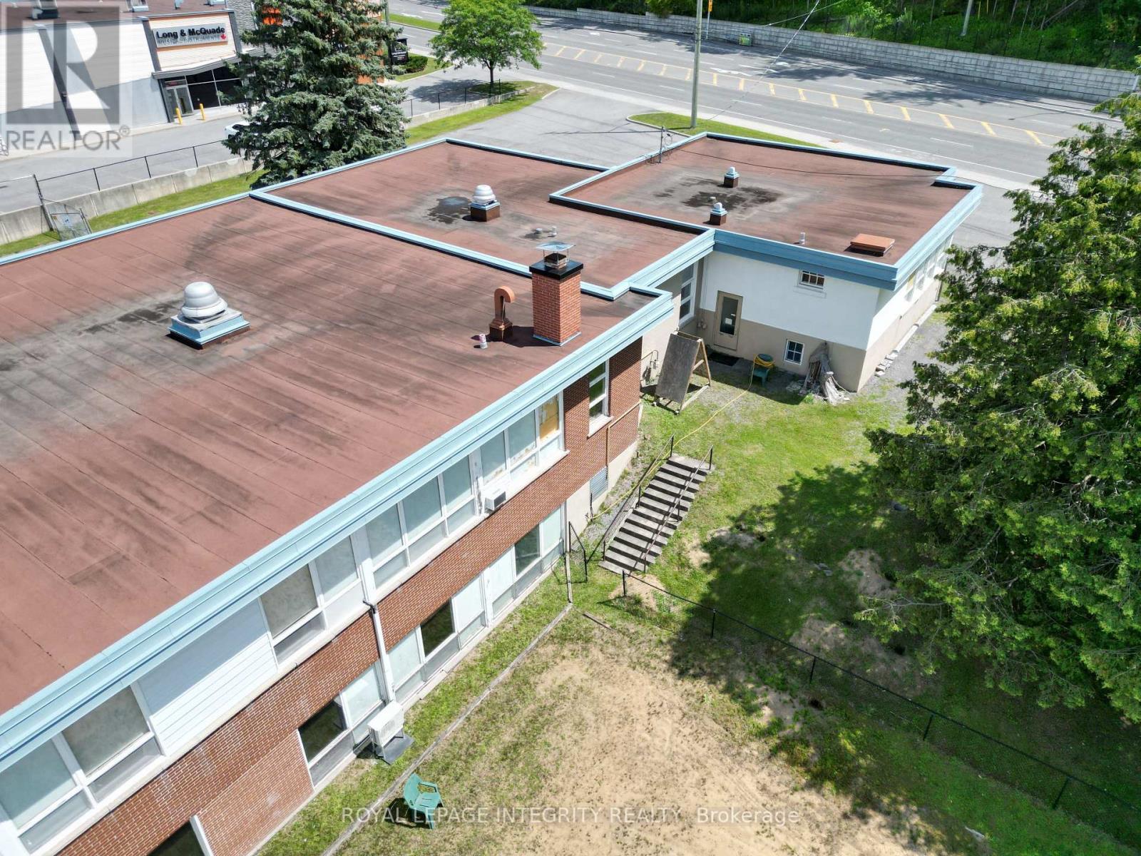 3775 St Joseph Boulevard Property Photo 20