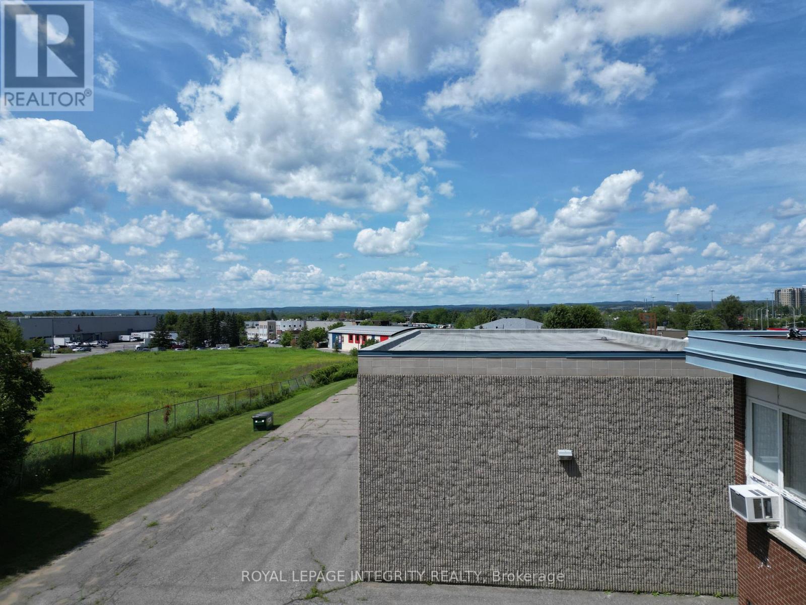 3775 St Joseph Boulevard Property Photo 22