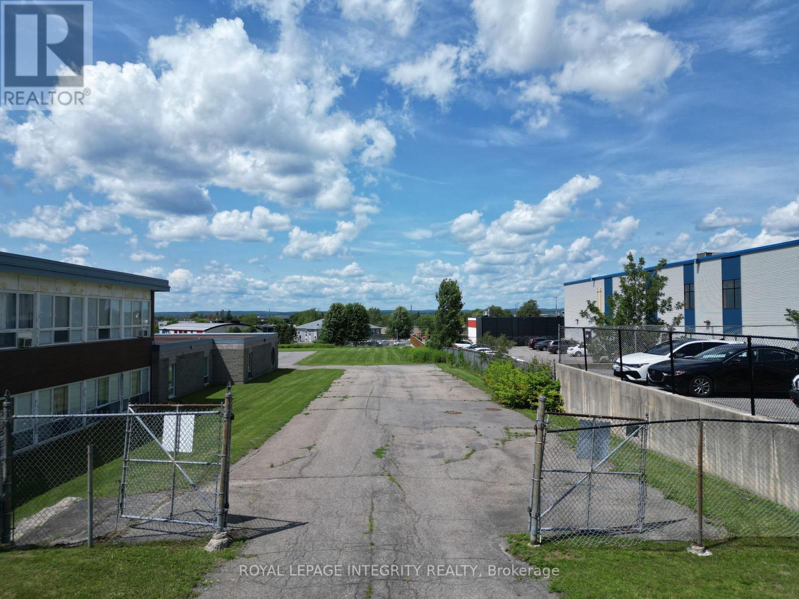 3775 St Joseph Boulevard Property Photo 26