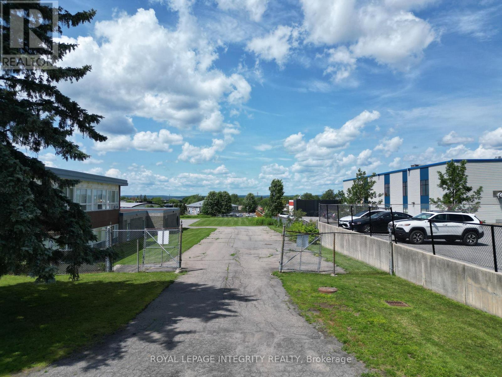 3775 St Joseph Boulevard Property Photo 27