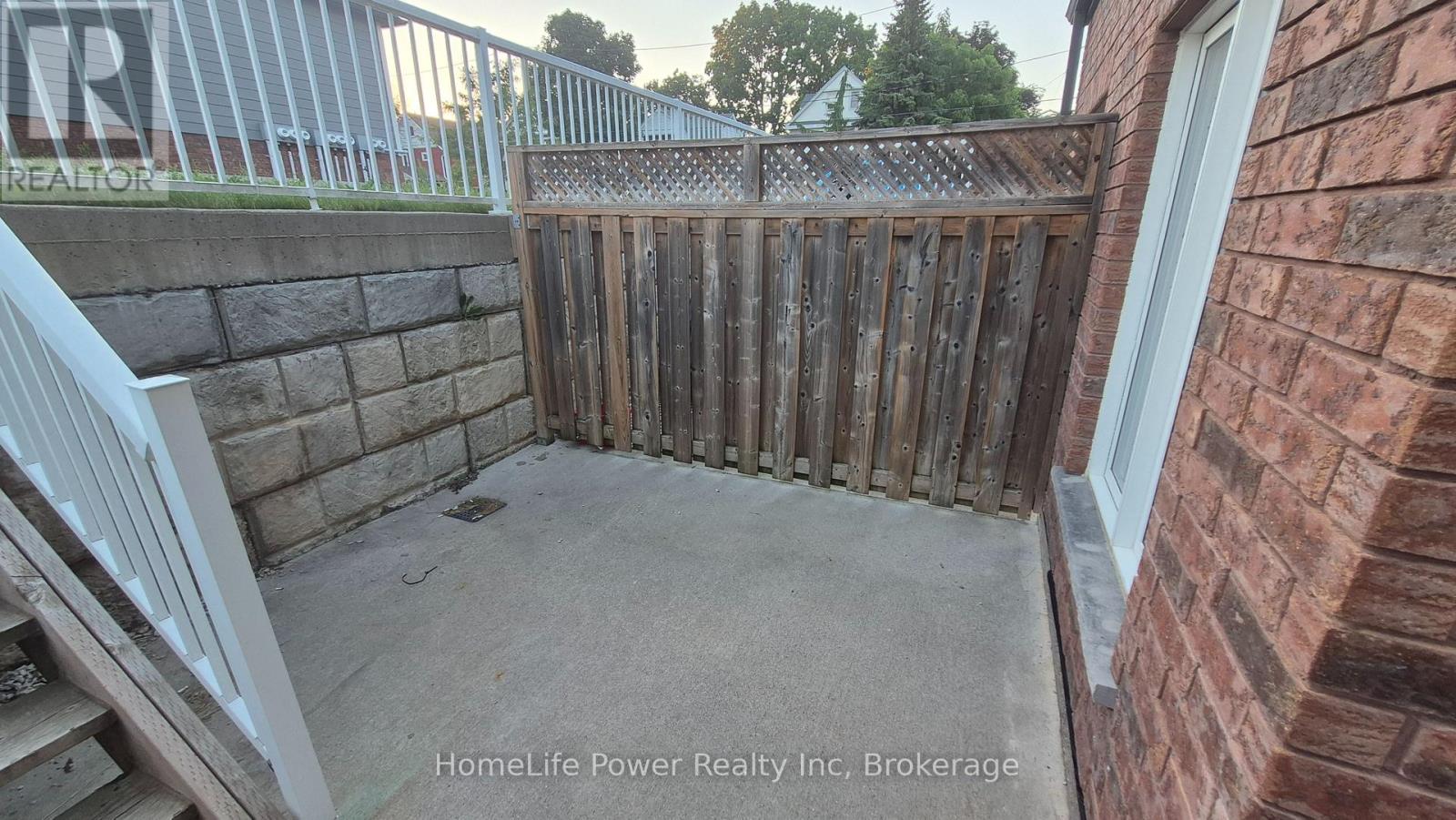 22 - 225 Riddell Street Property Photo 3