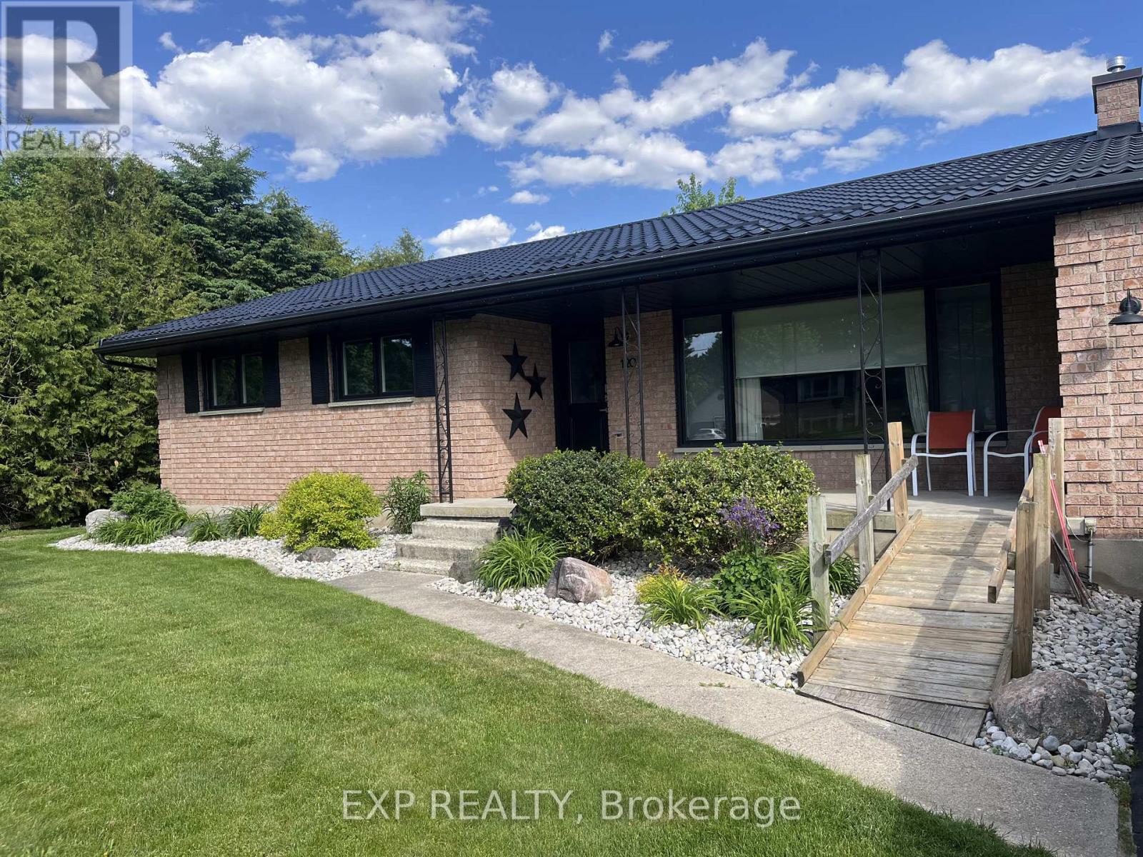 120 Huron Avenue Property Photo 1