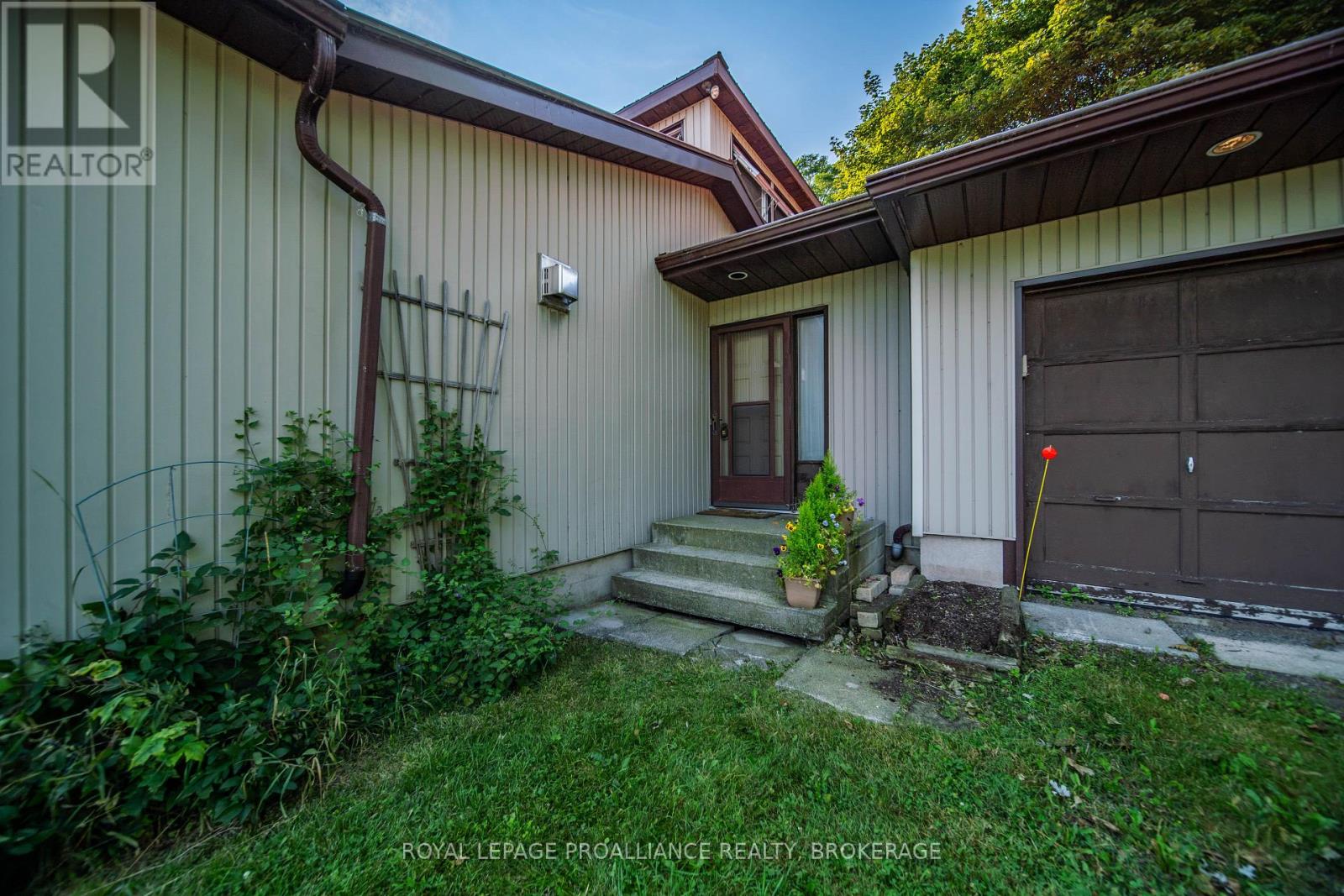1039 Highway 96 Property Photo 5