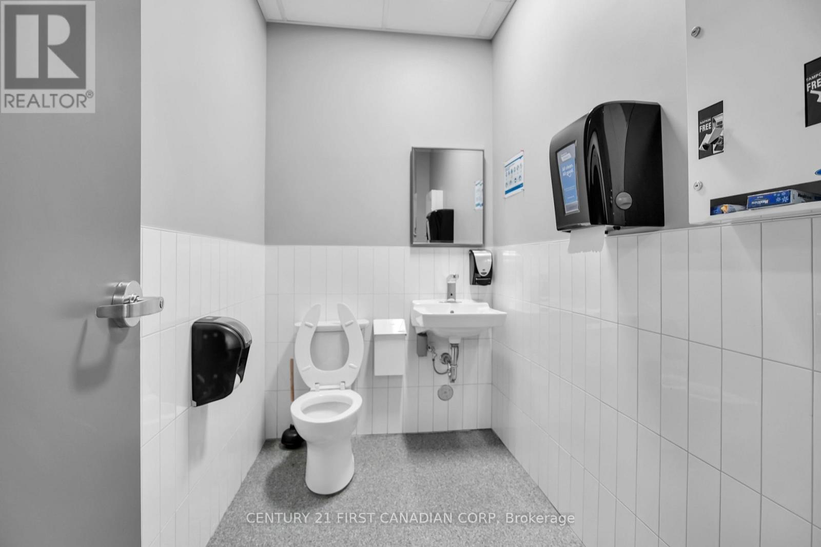 700 York Street Property Photo 15