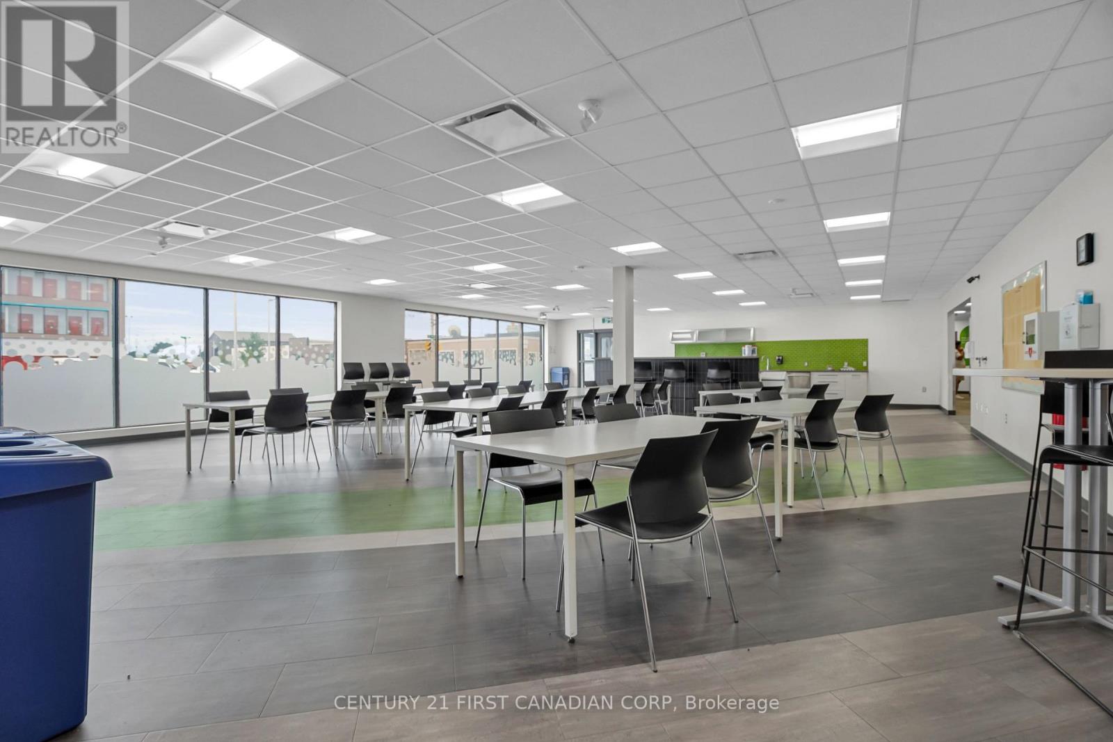 700 York Street Property Photo 22