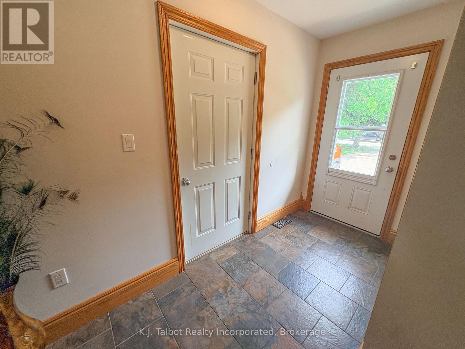 342 John Street Property Photo 6