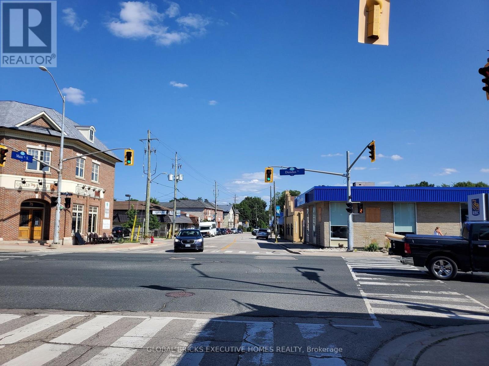 9 MAIN STREET N Property Photo 1
