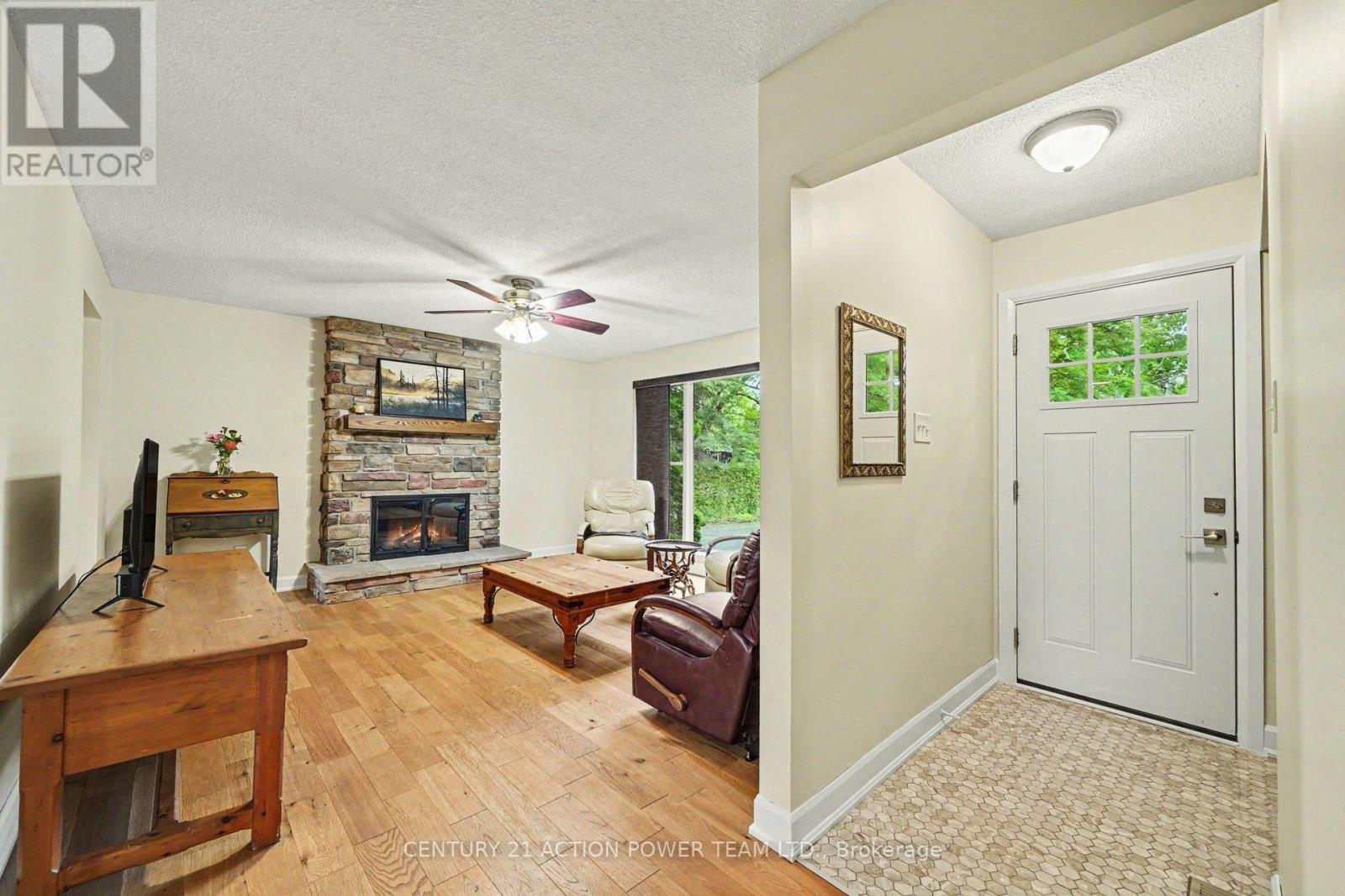 931 Kevin Crescent Property Photo 6