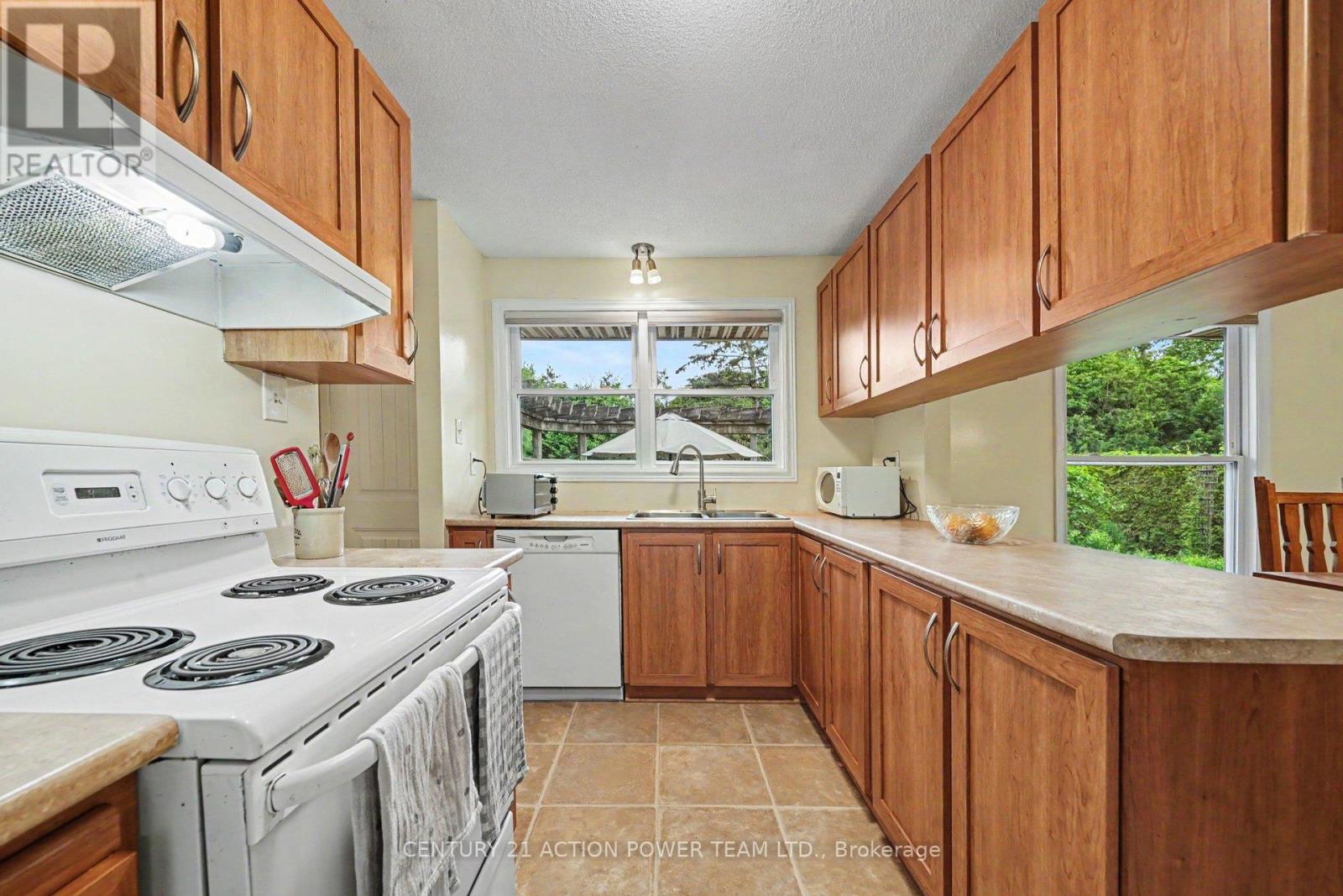 931 Kevin Crescent Property Photo 16