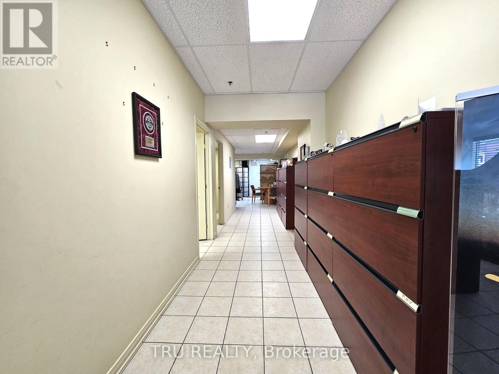 20 - 838 Somerset Street W Property Photo 10