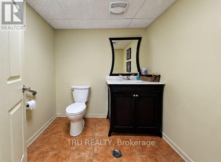 20 - 838 Somerset Street W Property Photo 17