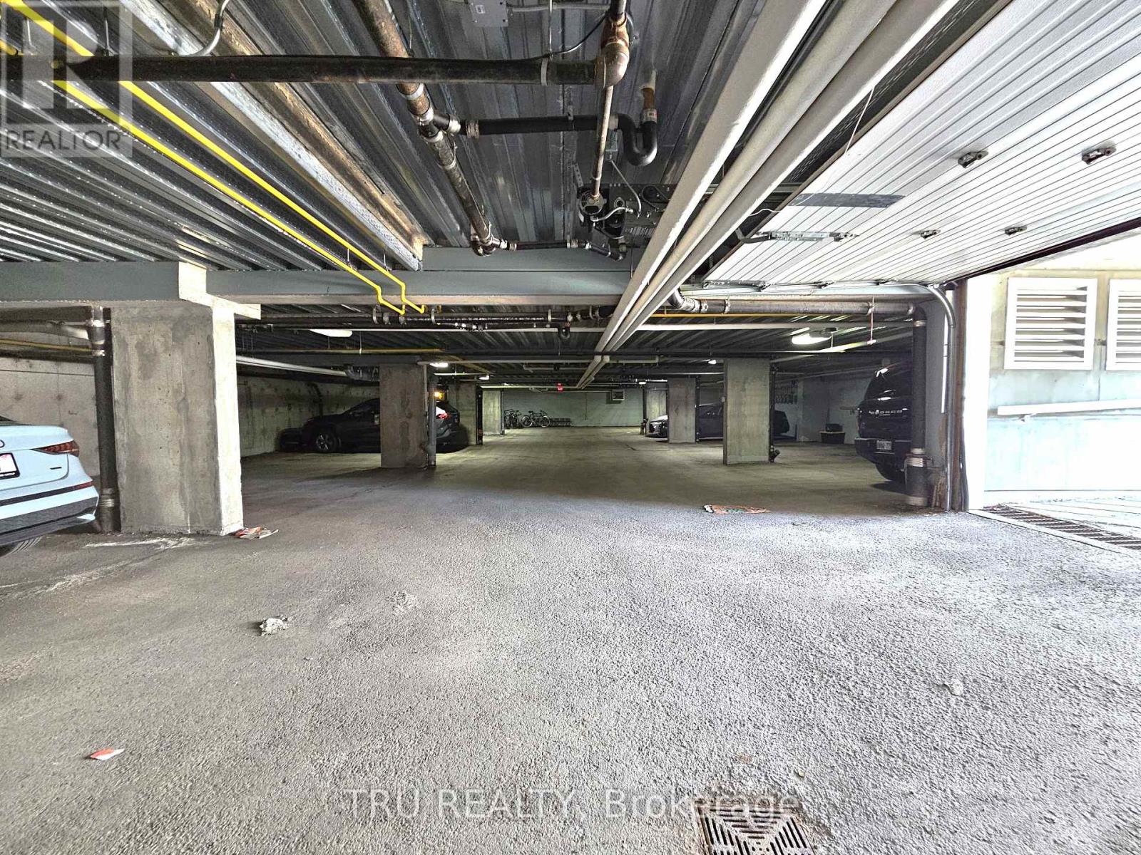 20 - 838 Somerset Street W Property Photo 18