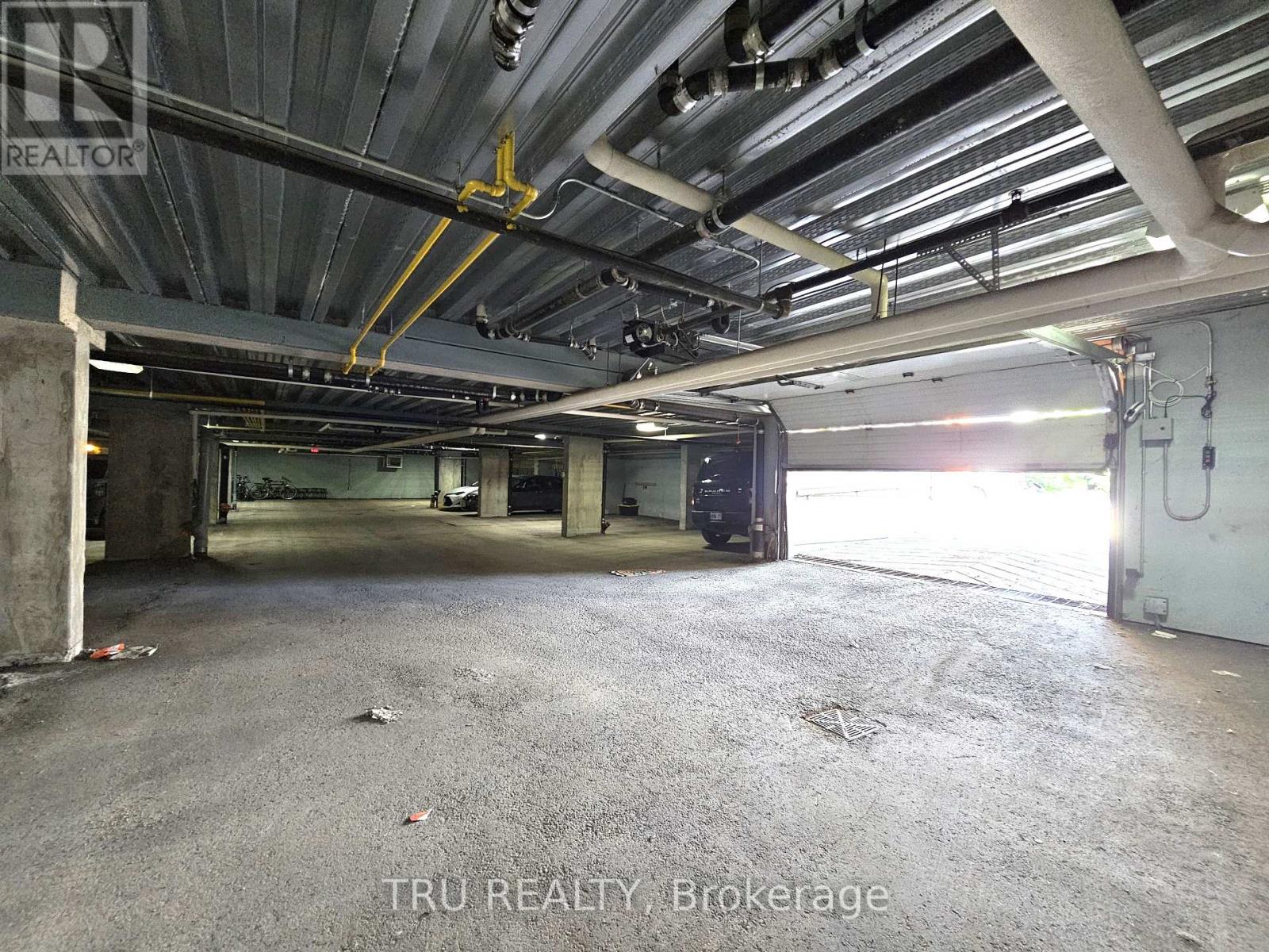 20 - 838 Somerset Street W Property Photo 19