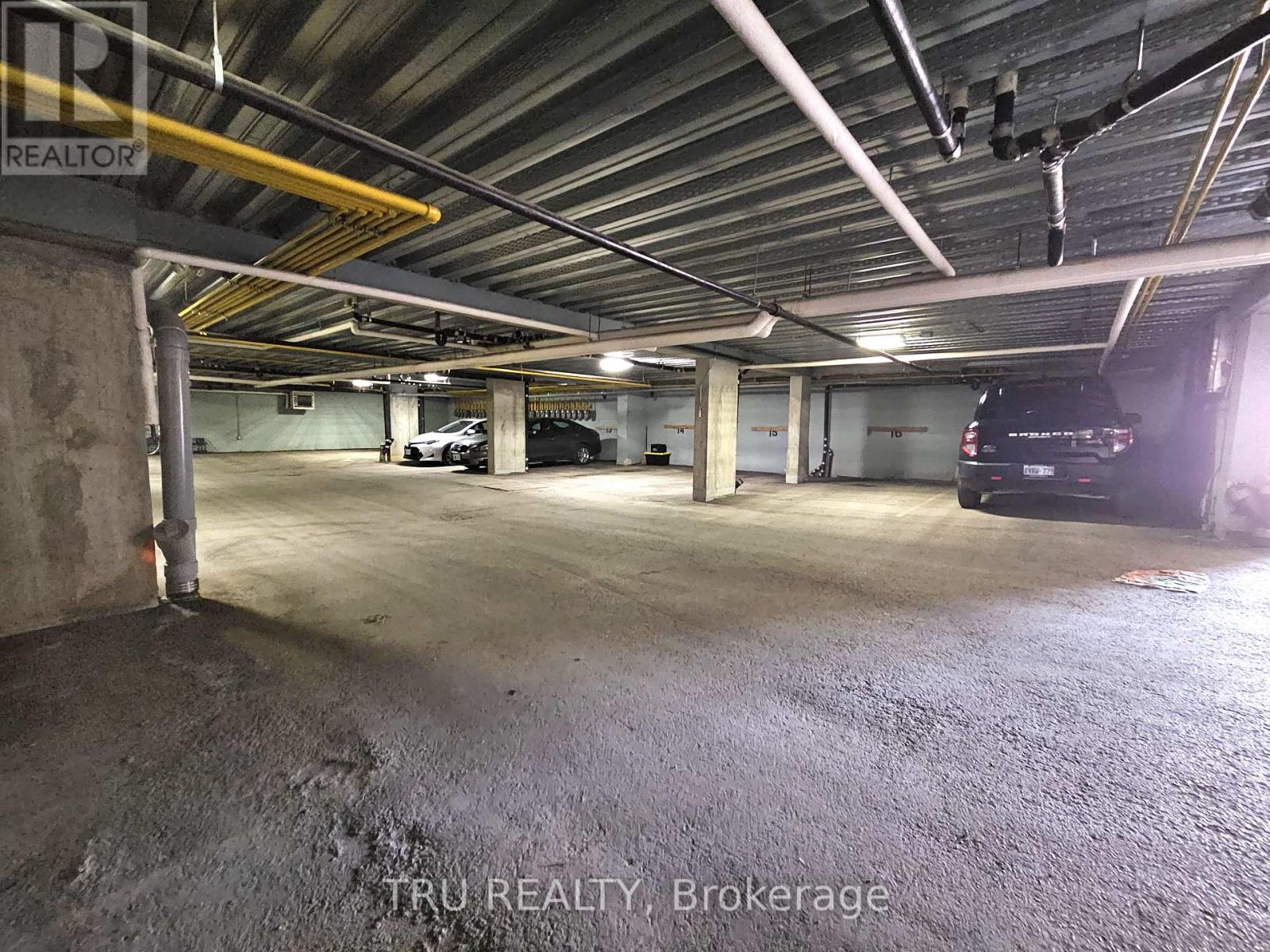 20 - 838 Somerset Street W Property Photo 20