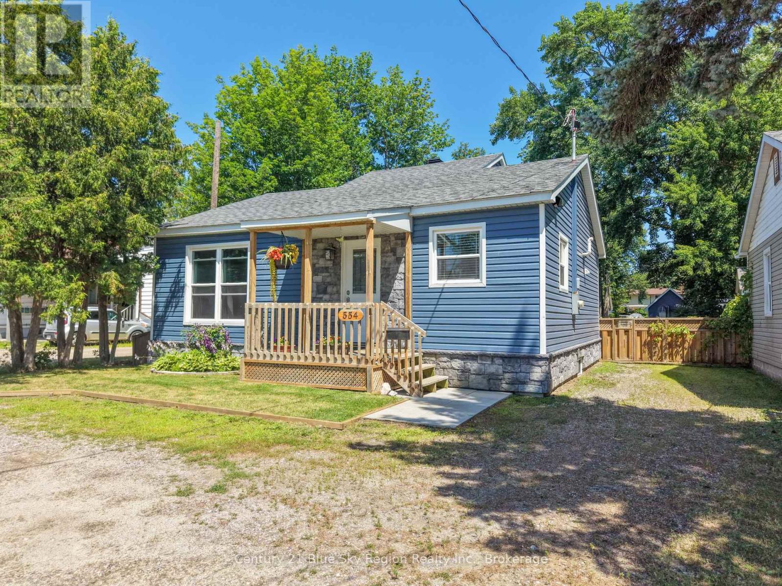 554 LAKESHORE DRIVE