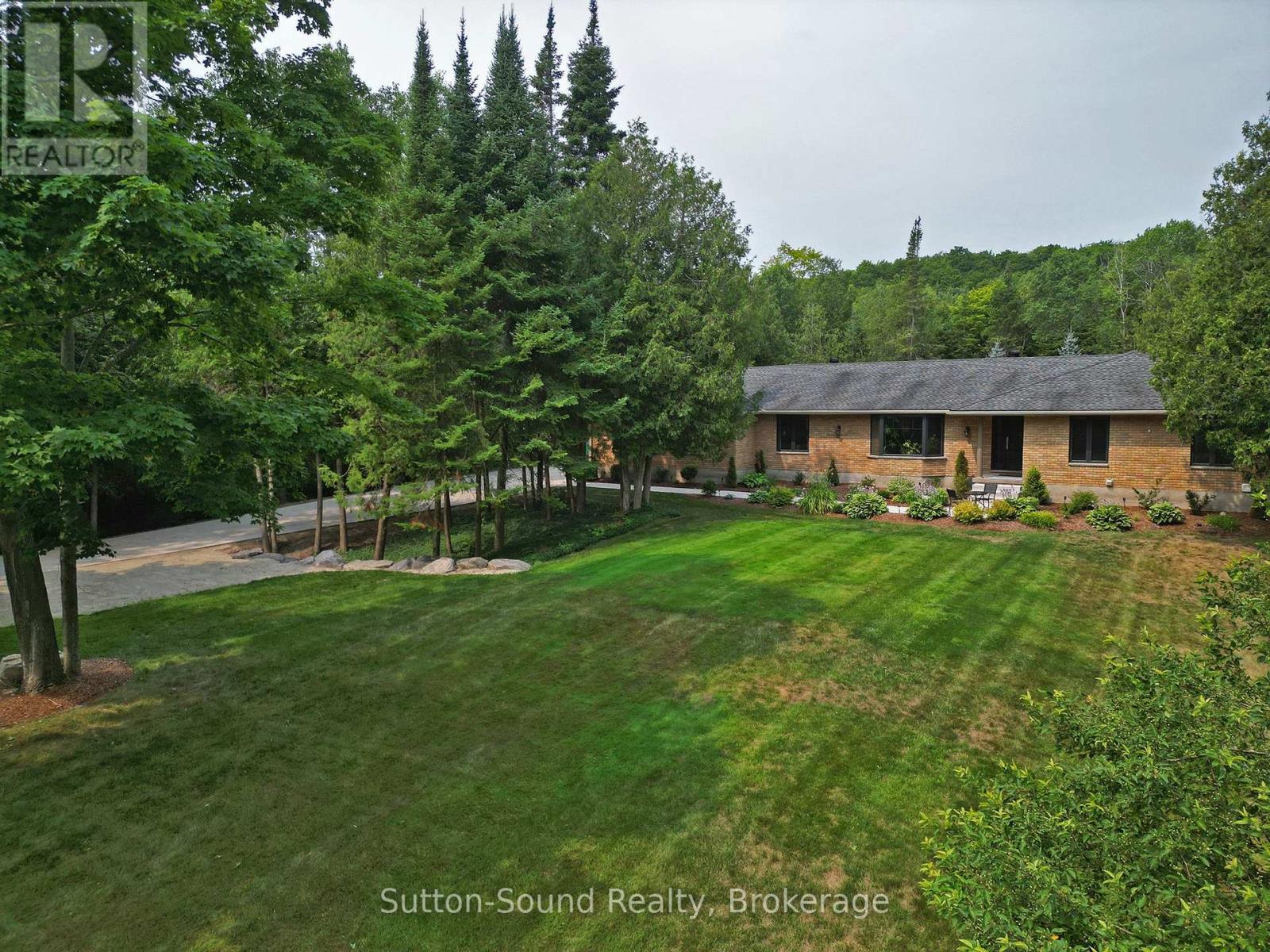 286 Balmy Beach Road N Property Photo 2