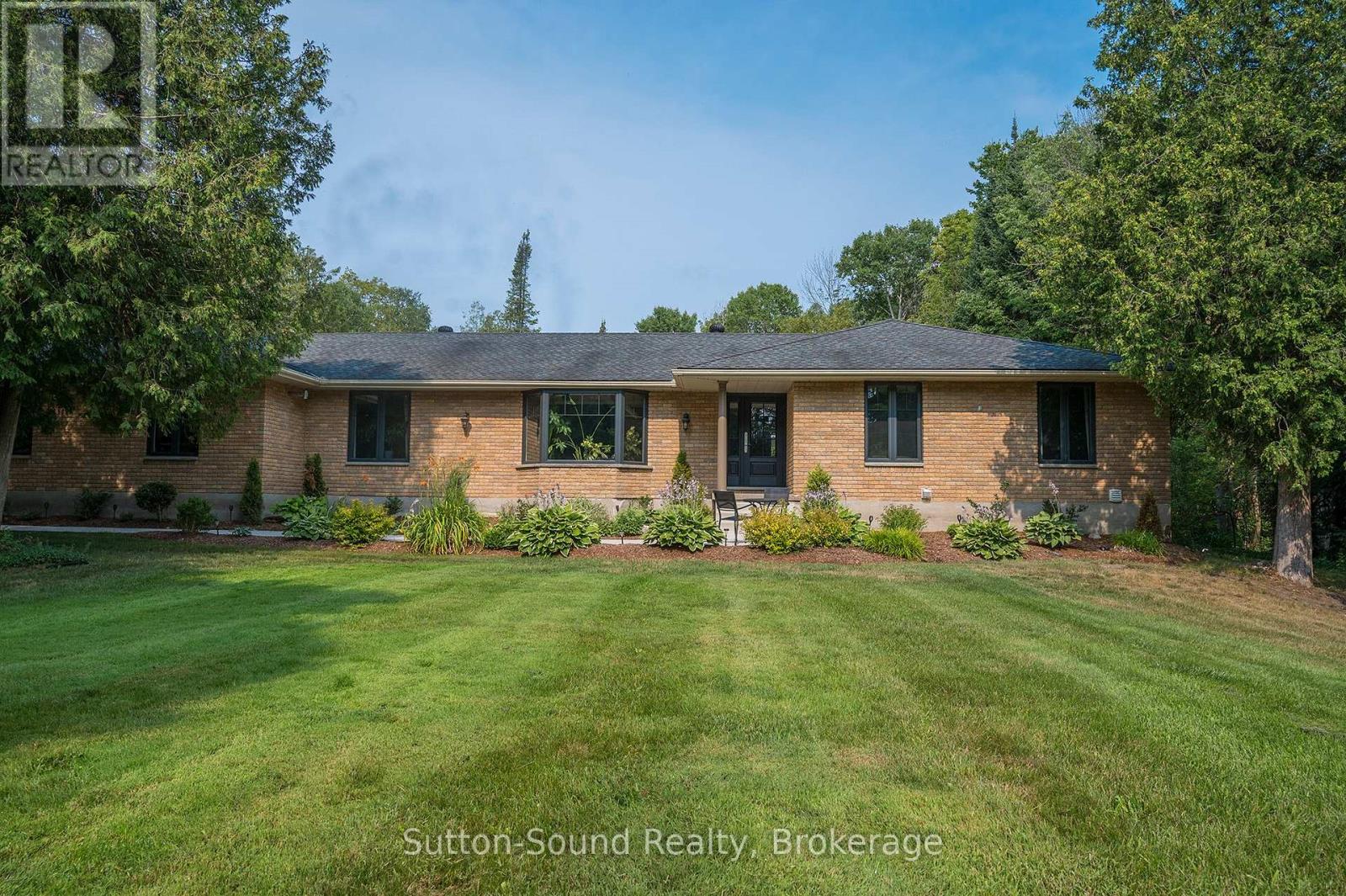 286 Balmy Beach Road N Property Photo 3