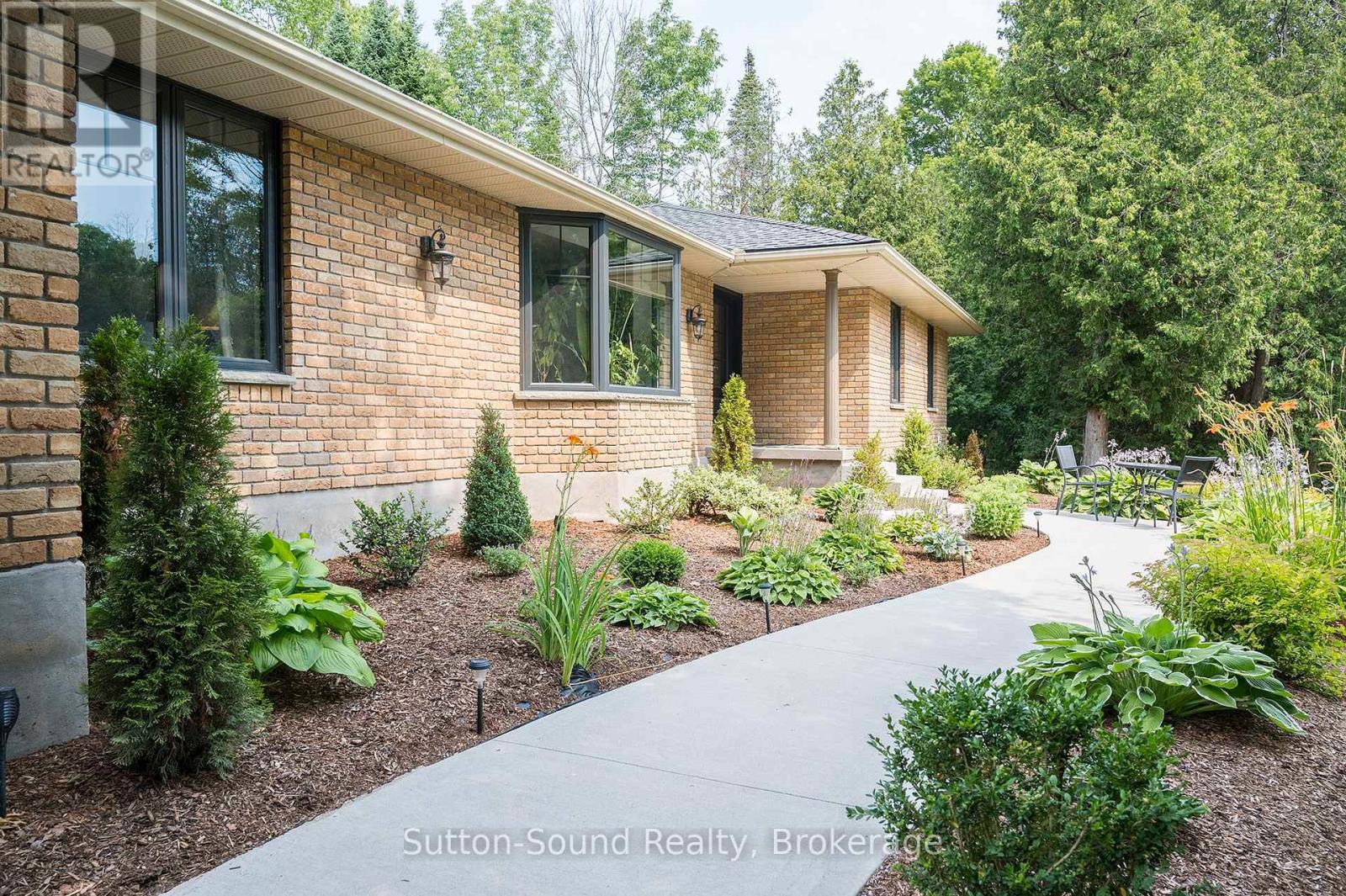 286 Balmy Beach Road N Property Photo 4