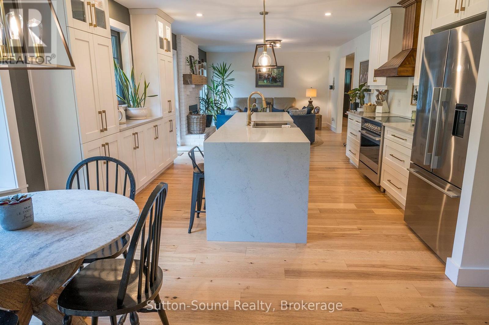 286 Balmy Beach Road N Property Photo 14