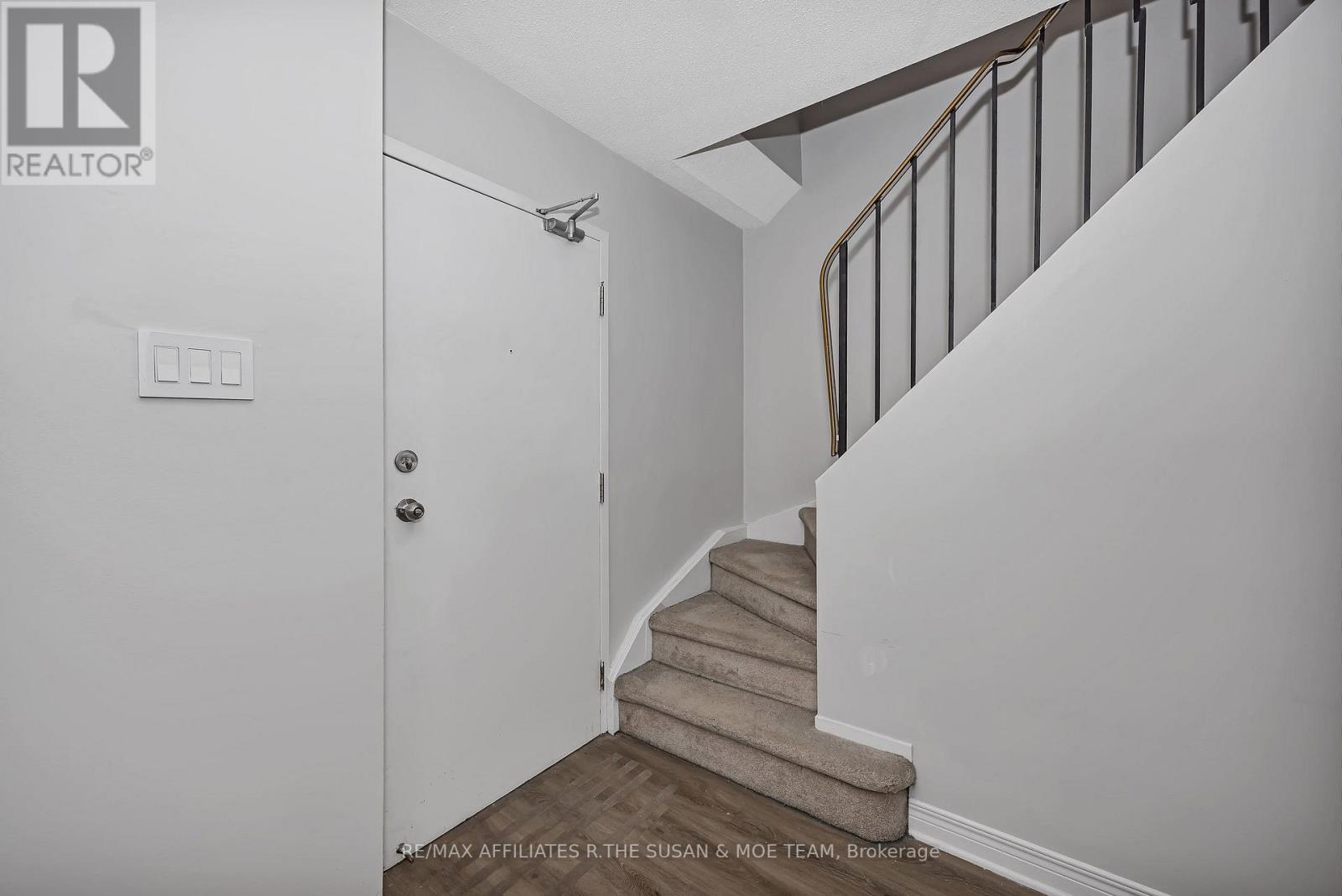 6 - 500 Fenerty Court Property Photo 4