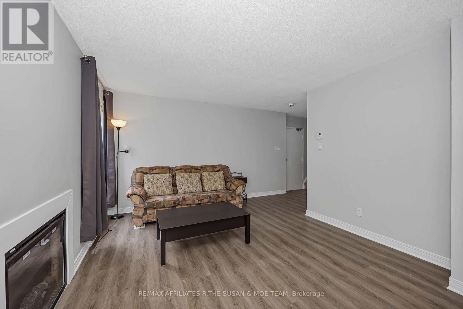 6 - 500 Fenerty Court Property Photo 8