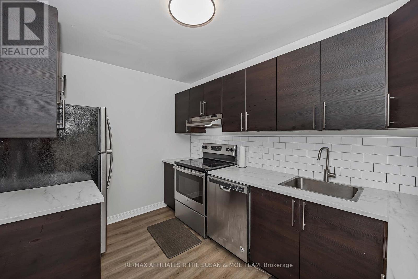 6 - 500 Fenerty Court Property Photo 12