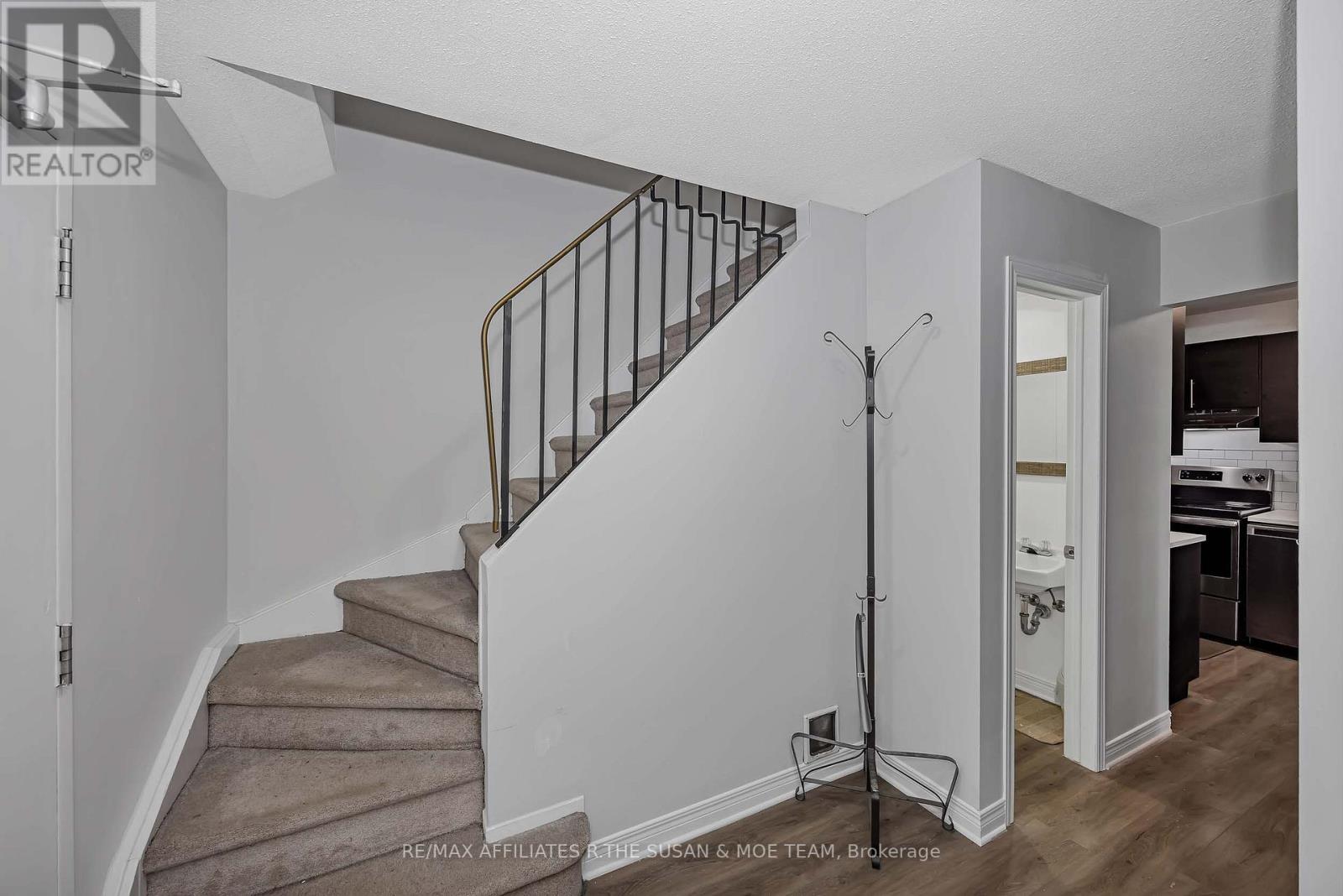 6 - 500 Fenerty Court Property Photo 20