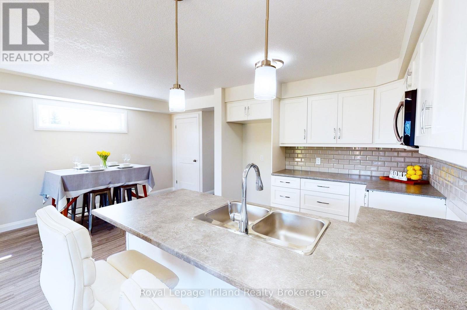 Unit B - 137 Wimpole Street Property Photo 5