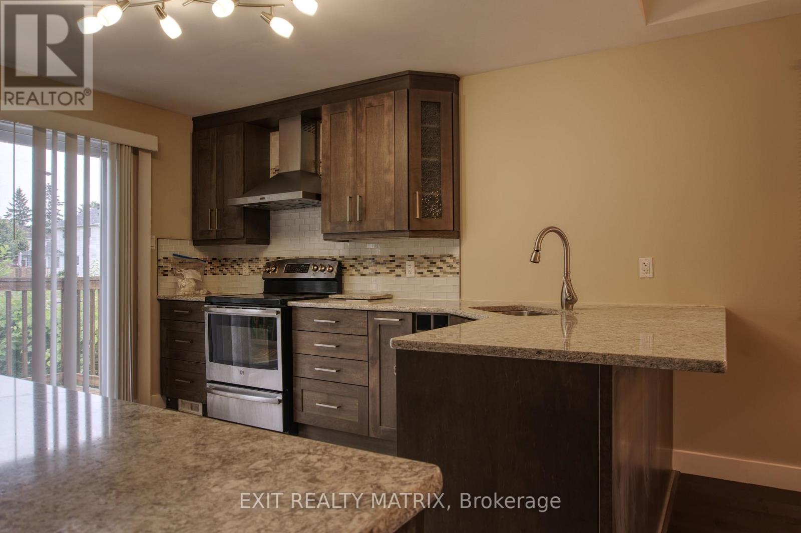 1557 Belcourt Boulevard Property Photo 9