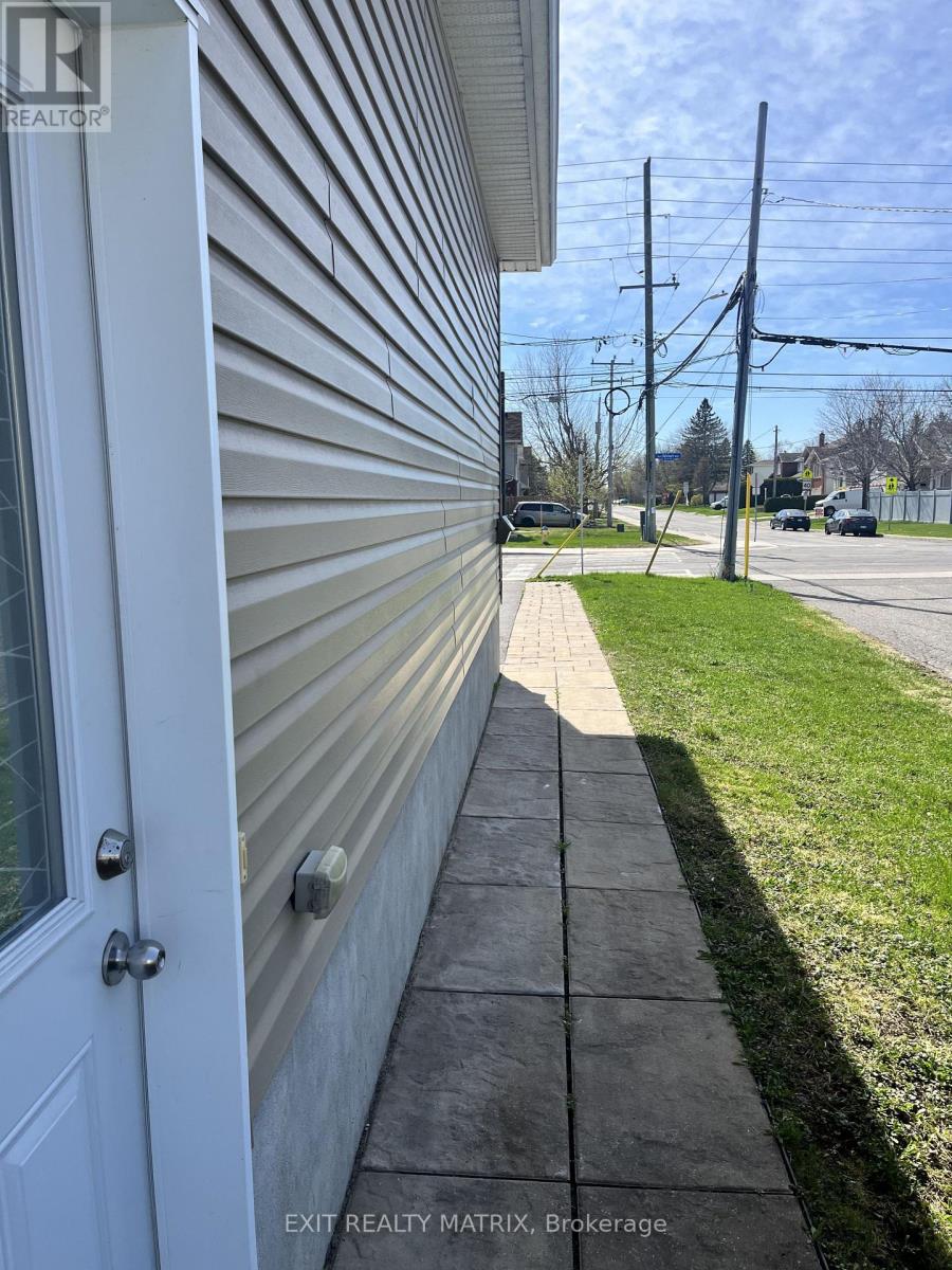 1557 Belcourt Boulevard Property Photo 27