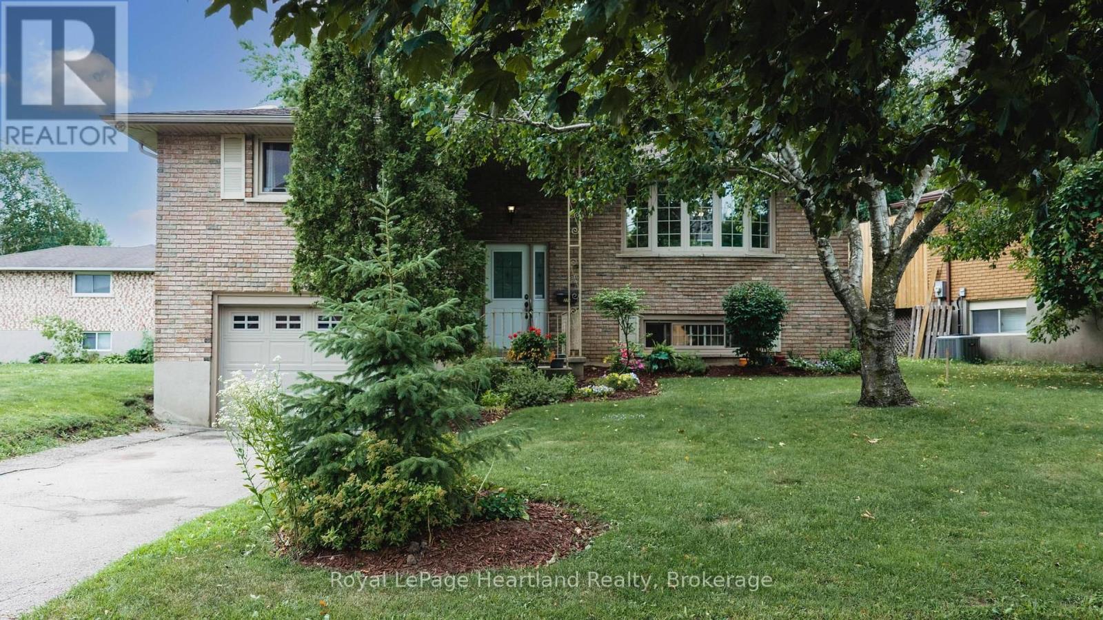 223 KEMP CRESCENT