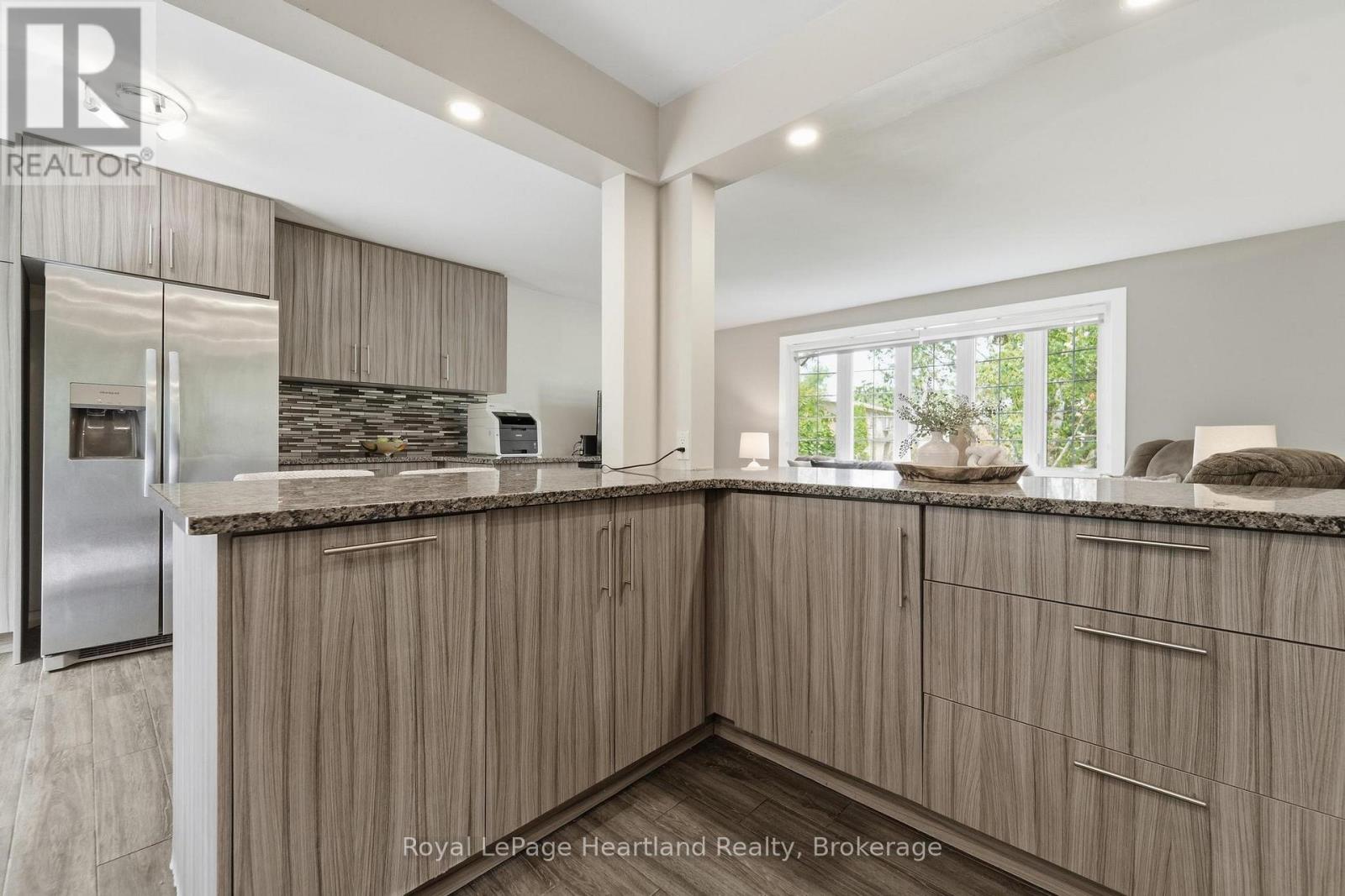 223 Kemp Crescent Property Photo 14