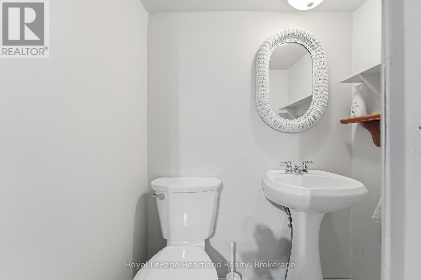 223 Kemp Crescent Property Photo 31