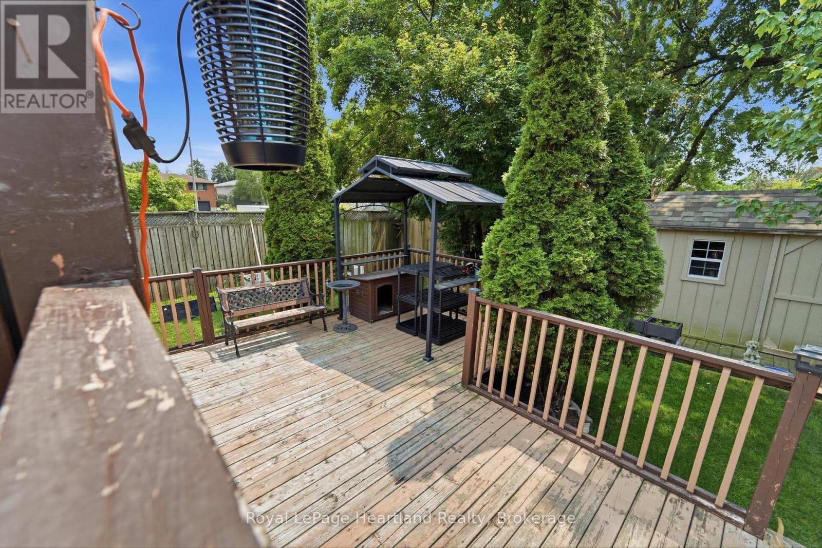 223 Kemp Crescent Property Photo 33